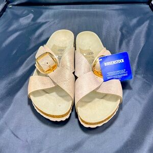 Birkenstock women’s sandal - Size 38 (7-7.5)